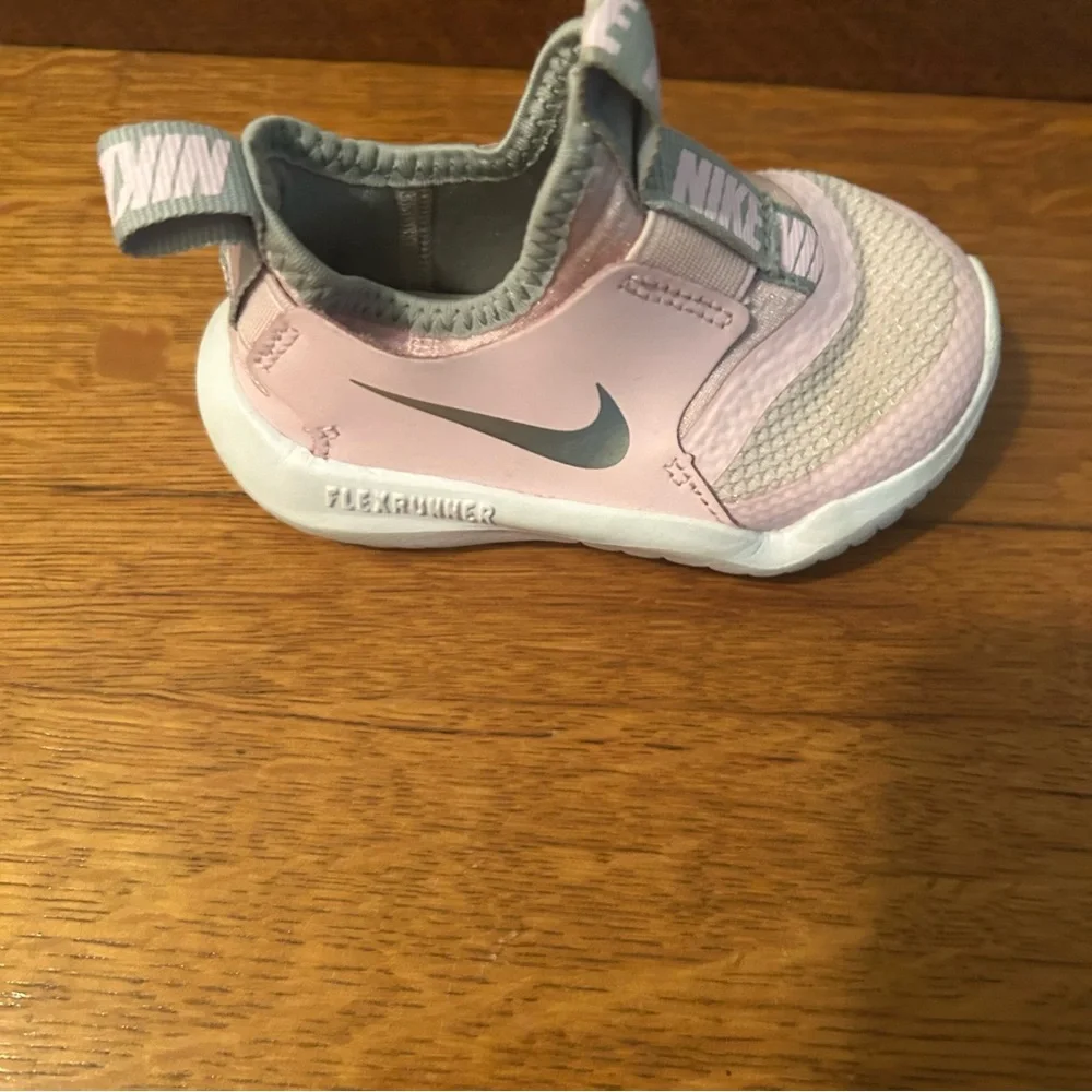 Nike Flex Runner Pink Foam White Sneakers FN1294-601 Size 5 slip on